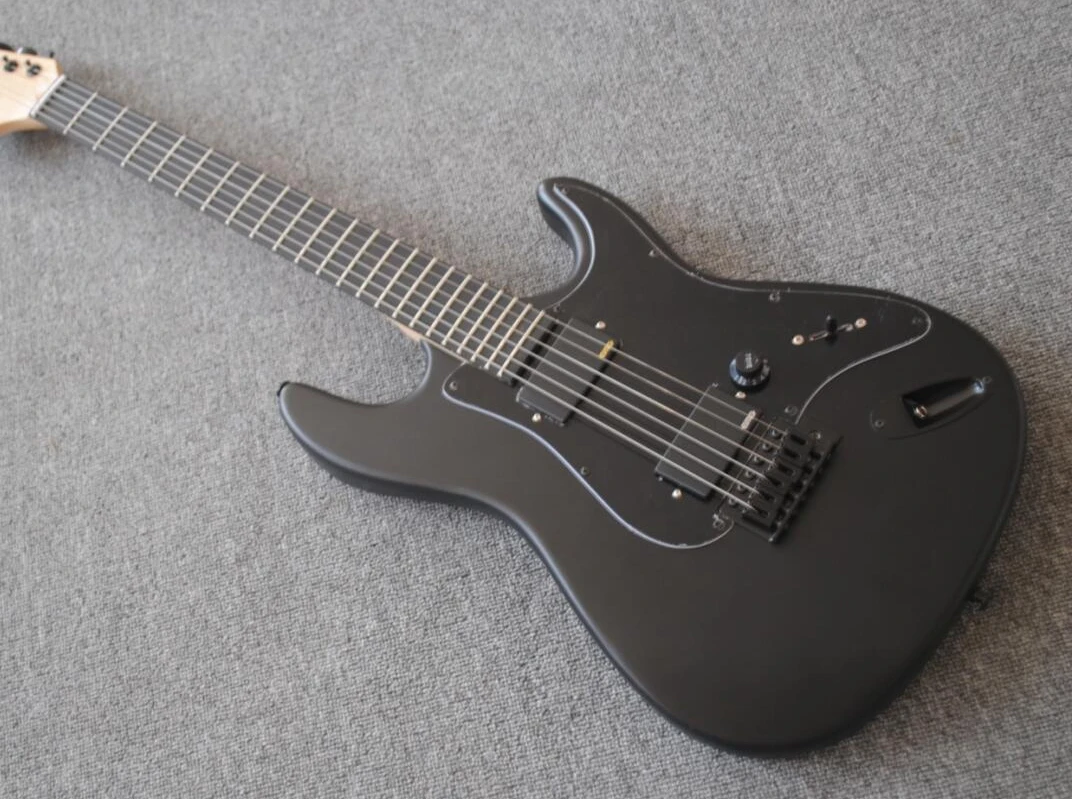 Фирменная матовая черная электрогитара с надписью Jim Root Strat большая головка