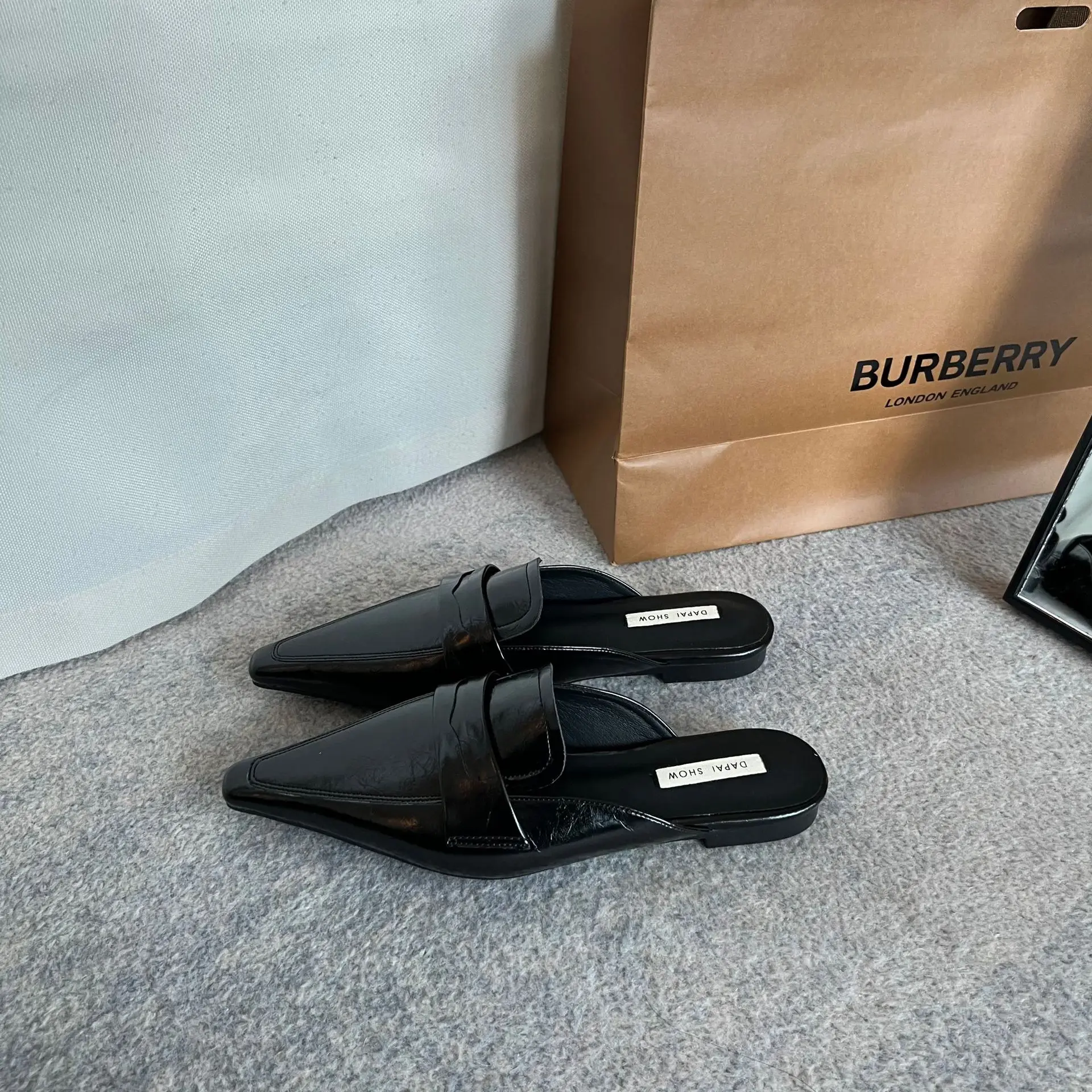 FAFA 2023 French Retro Pointed Toe Baotou Semi-slippers Women's Daily Commuting Temperament Flat Slip-on Muller Shoes