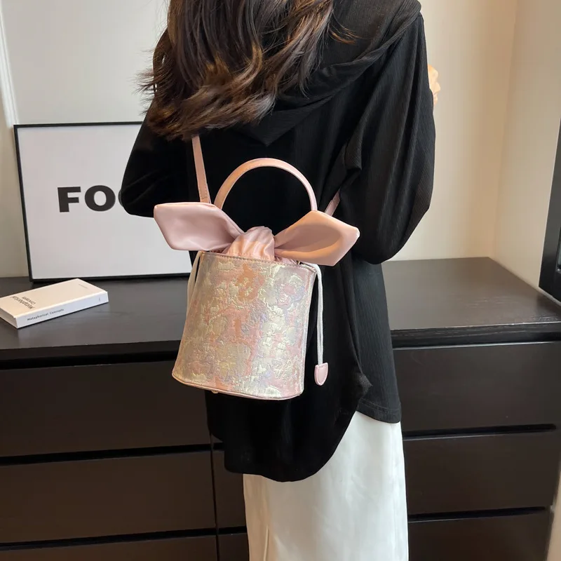 

Women Luxury Design New Bucket Trend Handbag Vintage Versatile Embroidery Crossbody Shoulder Messenger Bags Evening Party Clutch