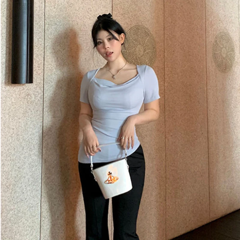 Женская футболка с коротким рукавом голубая однотонная Приталенная со складками