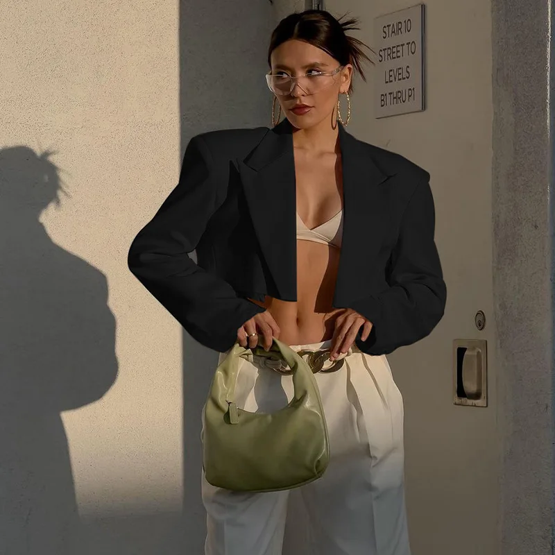 

Блейзер Женский однотонный, модный короткий черный повседневный укороченный пиджак с наплечниками и длинным рукавом, женская одежда на осе...