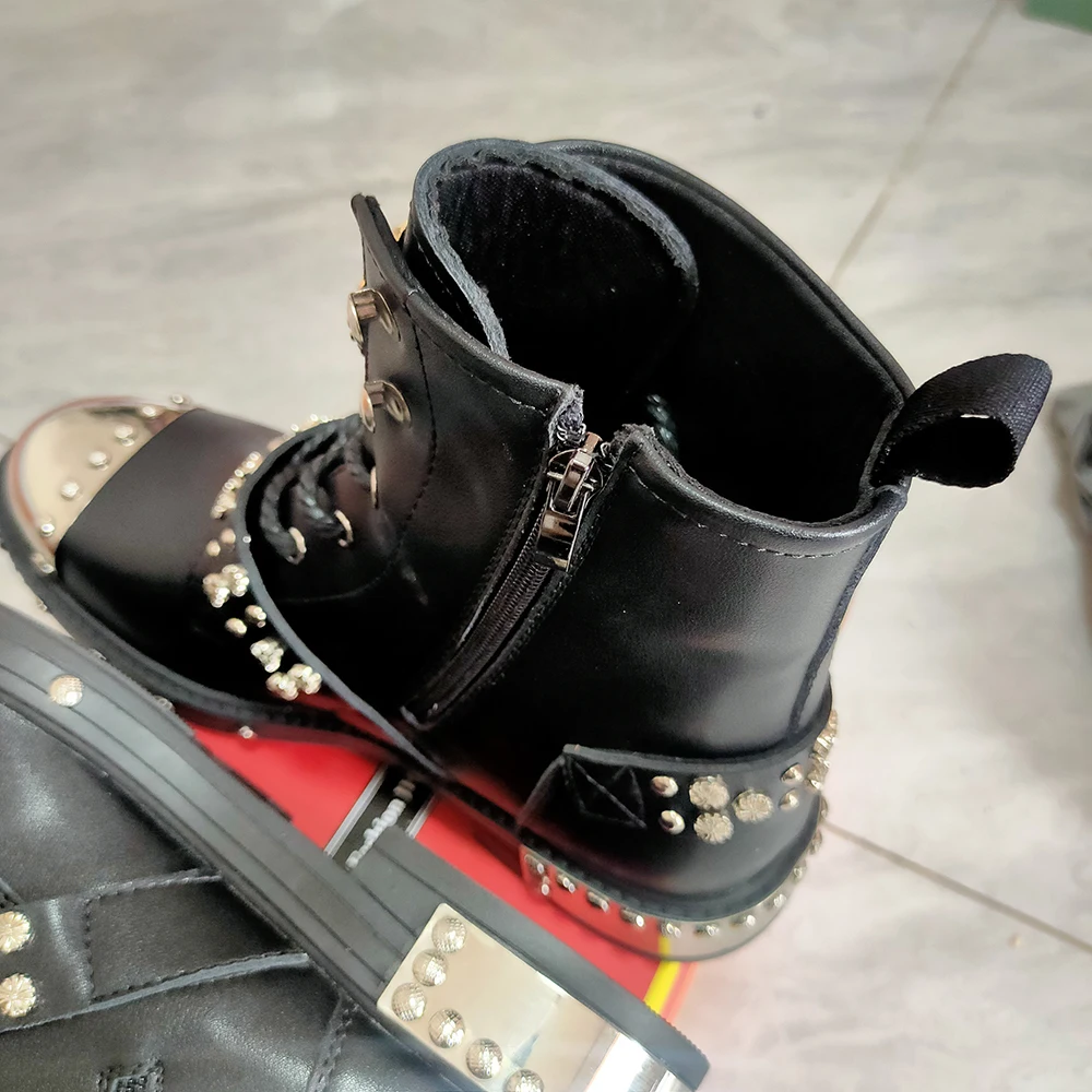 Кроссовки мужские с заклепками модная повседневная обувь на плоской подошве