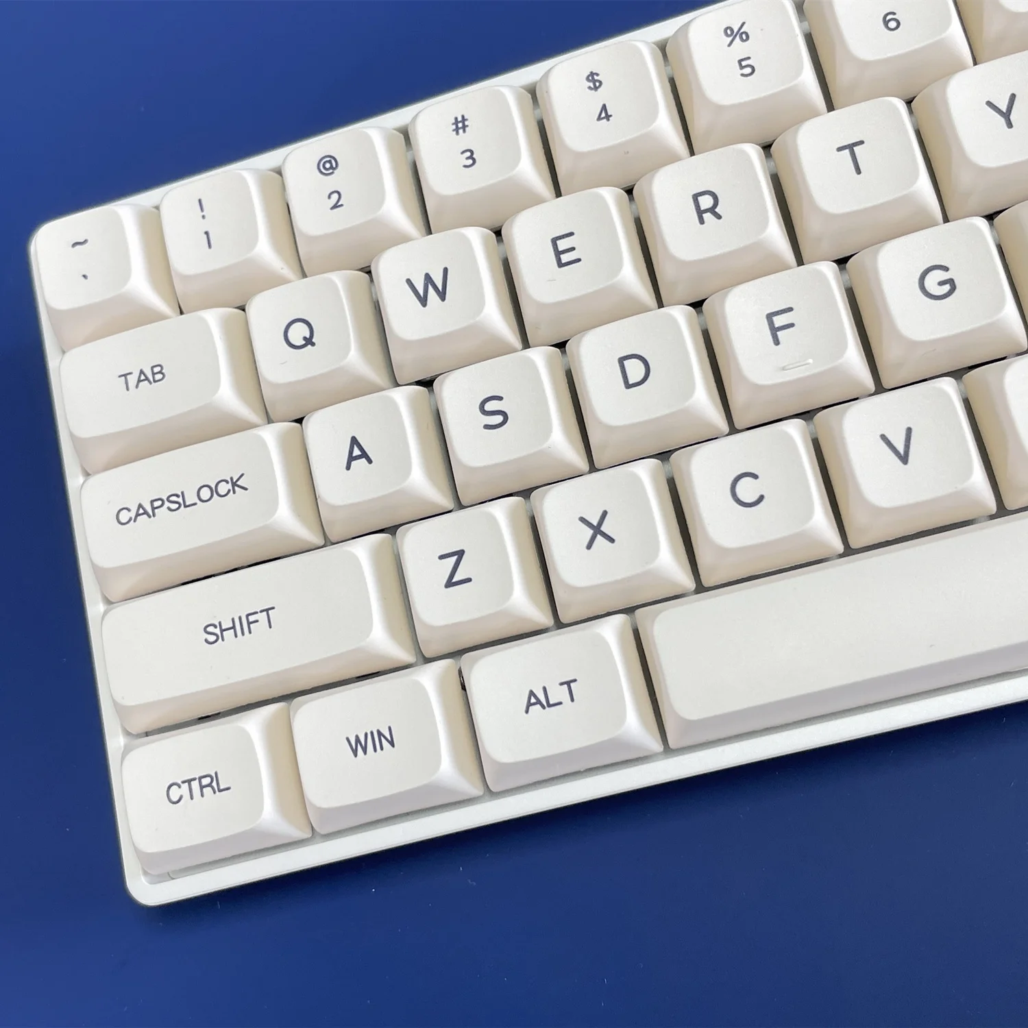 Колпачки для клавиш с молочной тематикой 124 XDA Profile PBT Dye Subbed японские