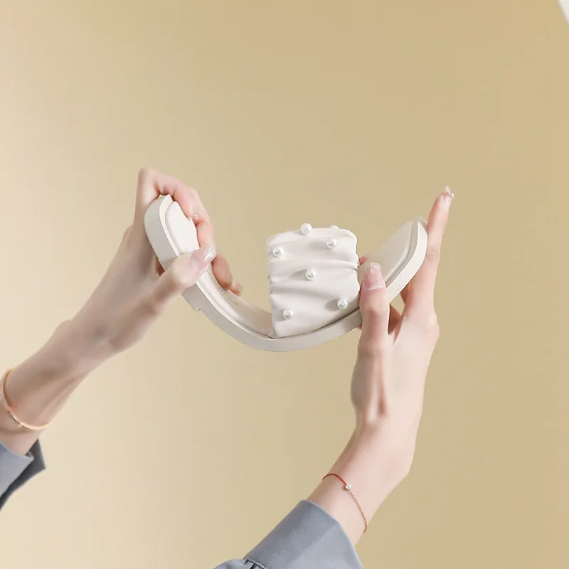 Korean Version Outer Wear Slippers Women Summer New Flat Slippers Girls Shoes Soft Bottom Pearl Decorative Slippers Women 42 43