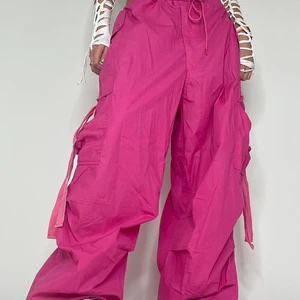 WeiYao Oversized Cargo Pants 2022 Summer New Sweatpants Lace Up Ribbon Low Rise Chic Pink Capris Cas in India