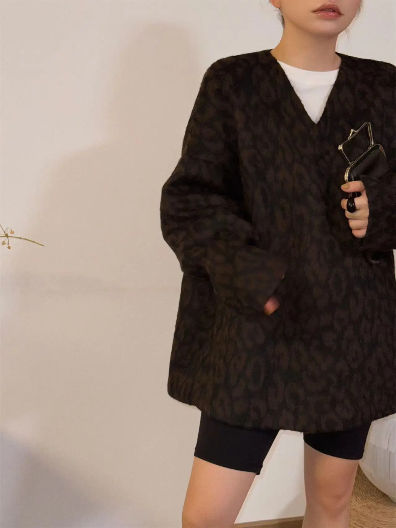 Свободная шерстяная куртка French sle High-Grade Sense с леопардовым принтом и v-образным