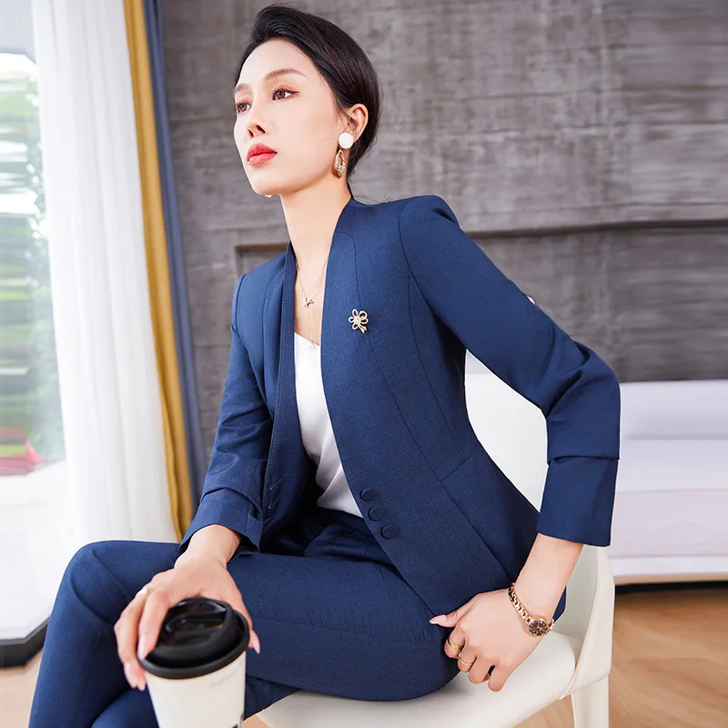 Женский деловой костюм на осень и зиму модный высококлассный темпераментный