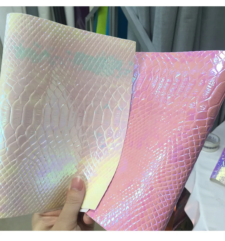 30x135cm textura de piel de cocodrilo en relieve holográfico PU hoja de tela de cuero de imitación para hacer zapatos/bolso/decoración/accesorios de bricolaje