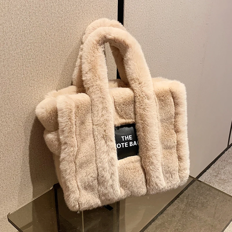 

2022 Designer faux fur handbag Women's luxury handbag Autumn and winter plush shoulder messenger bag Brand Shopper Marc