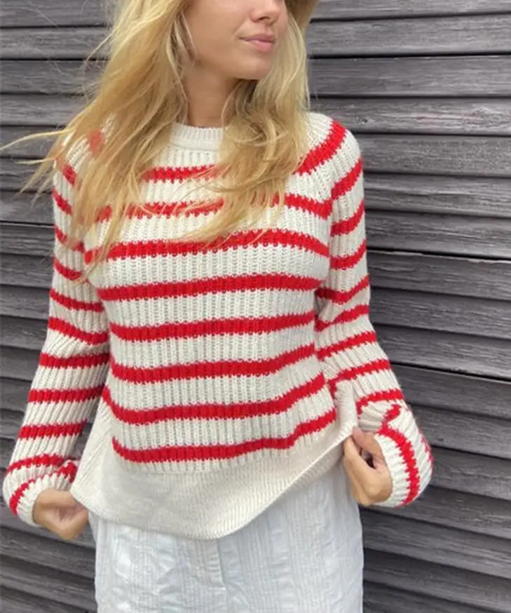 Женский свободный трикотажный свитер в полоску с круглым вырезом и длинным