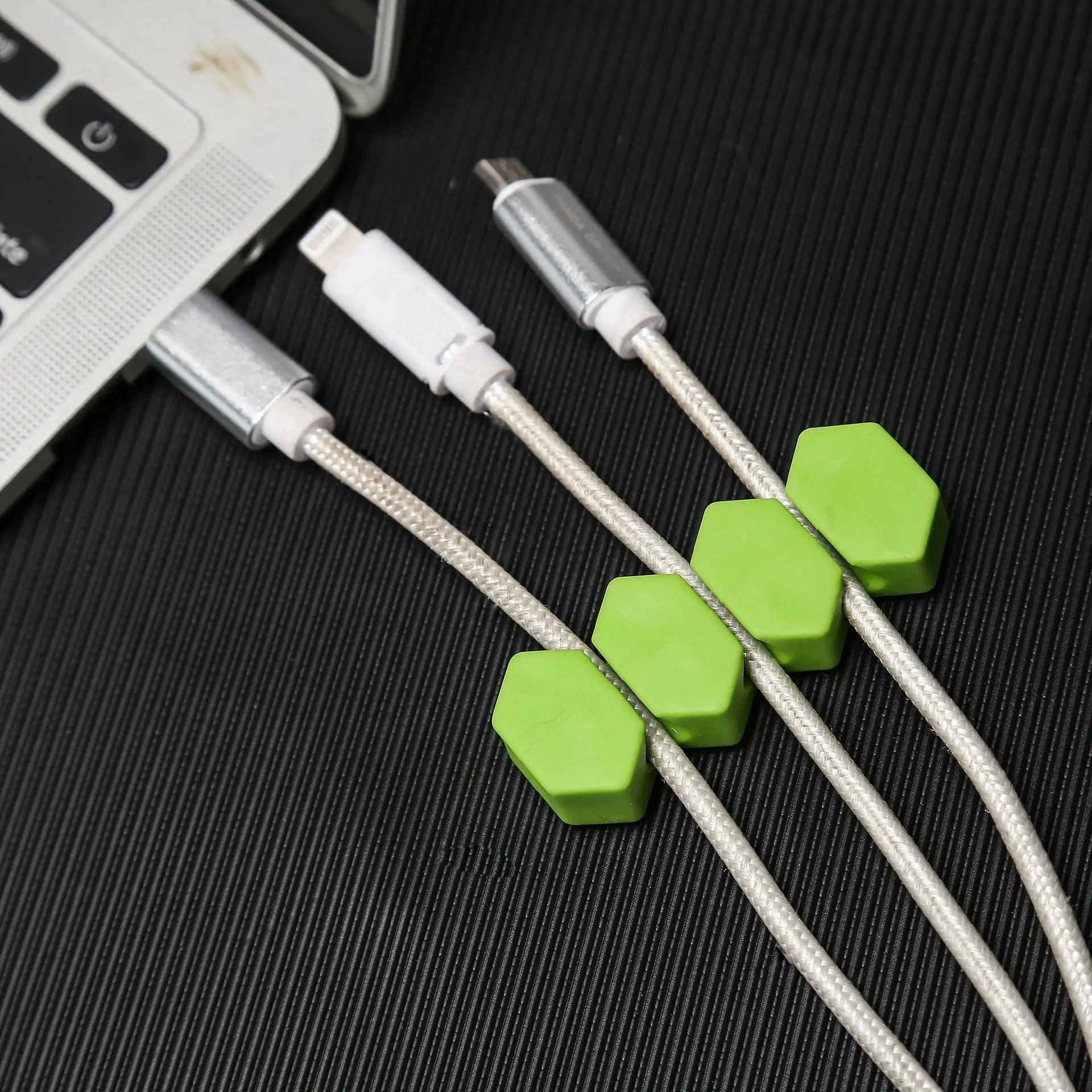 

20 шт. Алмазный держатель провода с тремя отверстиями, силиконовая намотка, кабель для передачи данных, зажим провода для настольного компью...