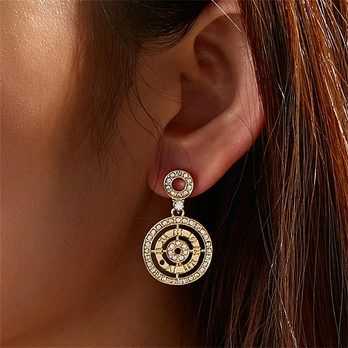 Женские классические серьги-гвоздики с римскими цифрами повседневные