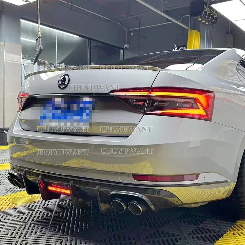 Задняя губа из углеродного волокна со светодиодной подсветкой для Skoda Superb 2015-2023