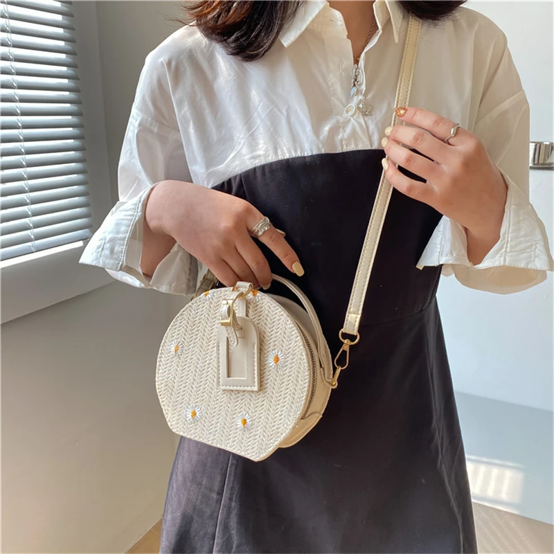 

Women's Straw Woven Crossbody Bag Fashion Small Round Beach Bag Summer Flower Shopper Handbag Knit Shoulder Bags Bolsos sac