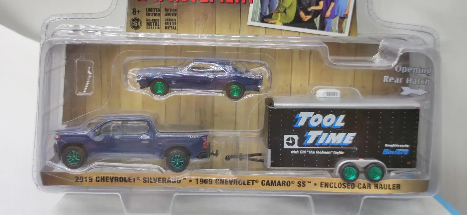 1: 64 2019 Chevrolet SILVERADO &amp 1969 CAMARO SS и закрытый прицеп коллекция зеленых моделей