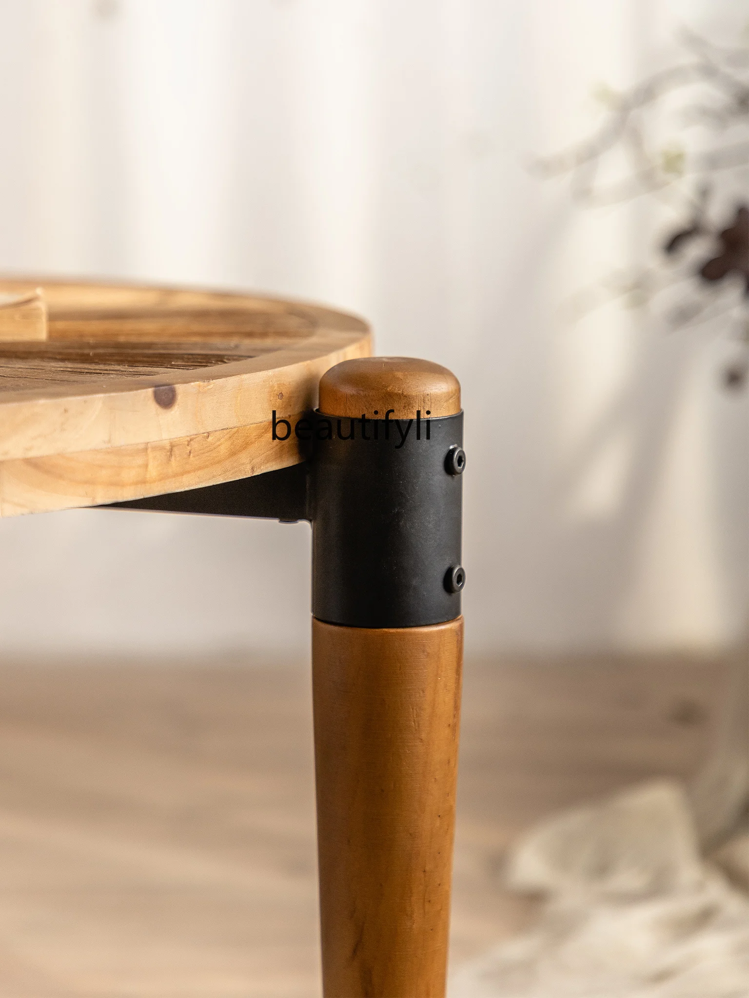 Круглые журнальные столики из массива дерева в стиле ретро боковой столик