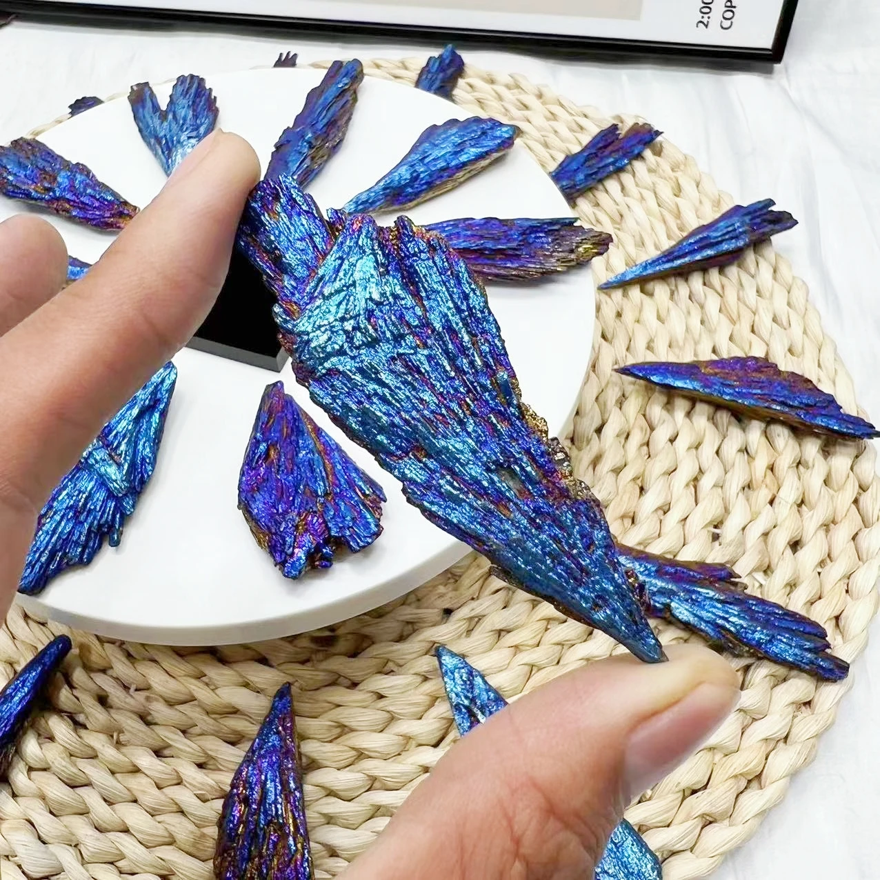 

Черный турмалин гальванизированный синим цветом