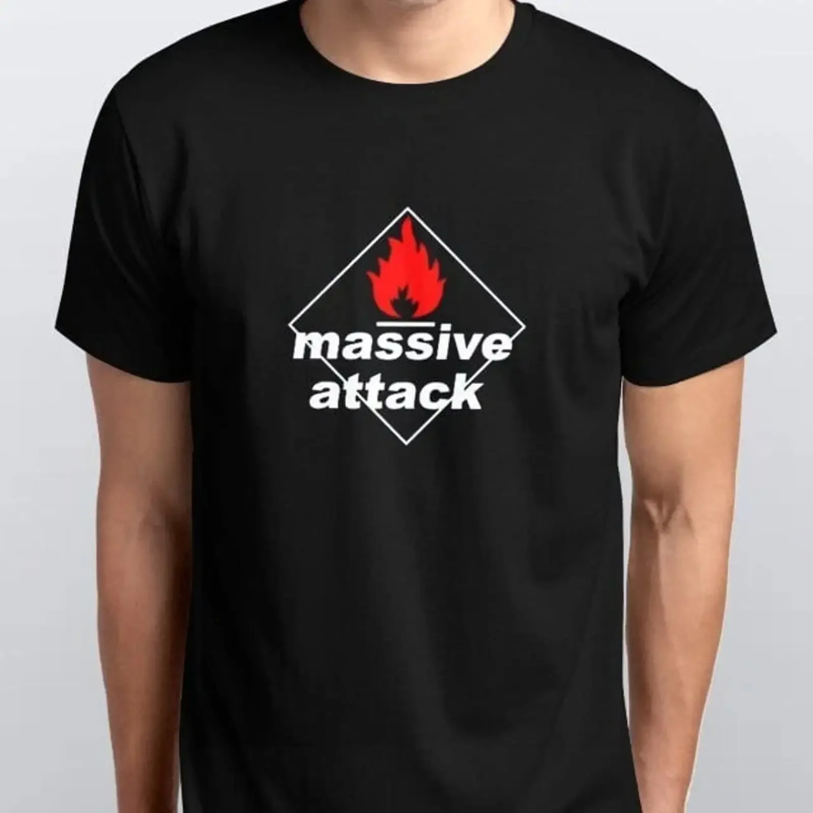 Фото Футболка MASSIV ATTACK, размеры S, M, L, XL, XXL, цвета: черный, белый, винтажный стиль, с эффектом потертости, мужская, эластичная, уличный стиль, унисекс, универсальная, слегка эластичная. №1