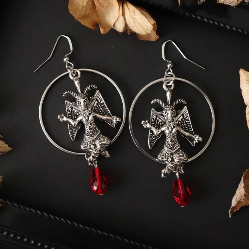 Серьги-кольца с кристаллом в виде головы Овцы Satanism | Готические серьги-кольца