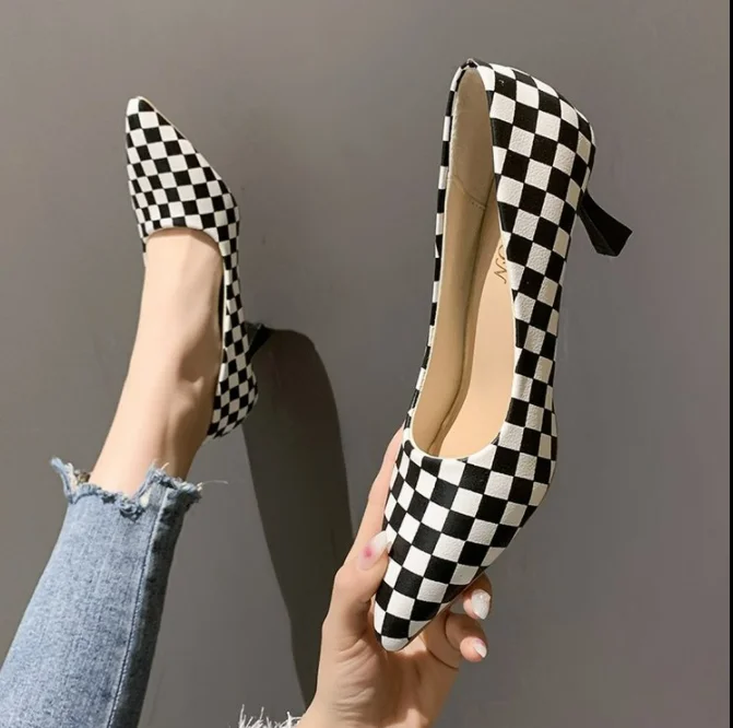 

Женские туфли на высоком каблуке, с острым носком