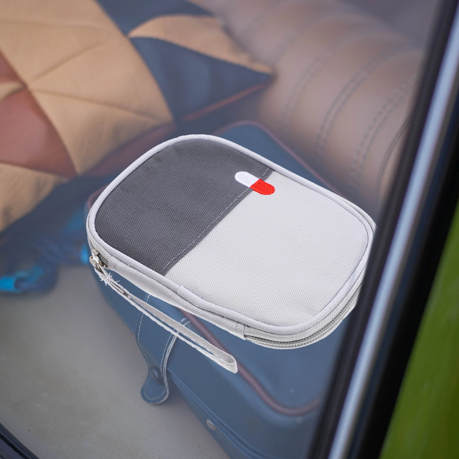 Рисунок 5 - Аптечка для оказания первой помощи