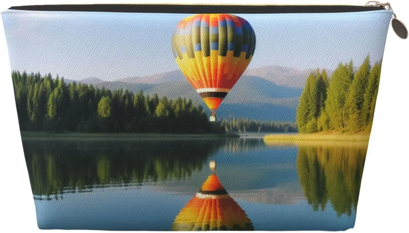 Кожаная дорожная косметичка с принтом Hot Balloon Above The Calm Lake