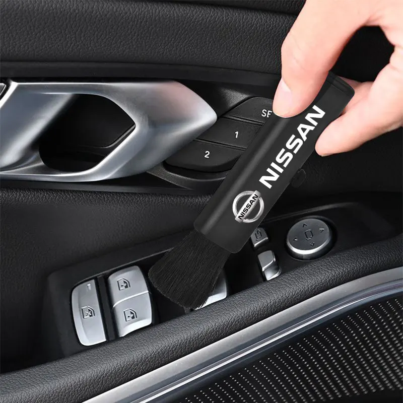 Выдвижная щетка для чистки салона автомобиля воздуховодов и кондиционера Nissan Nismo