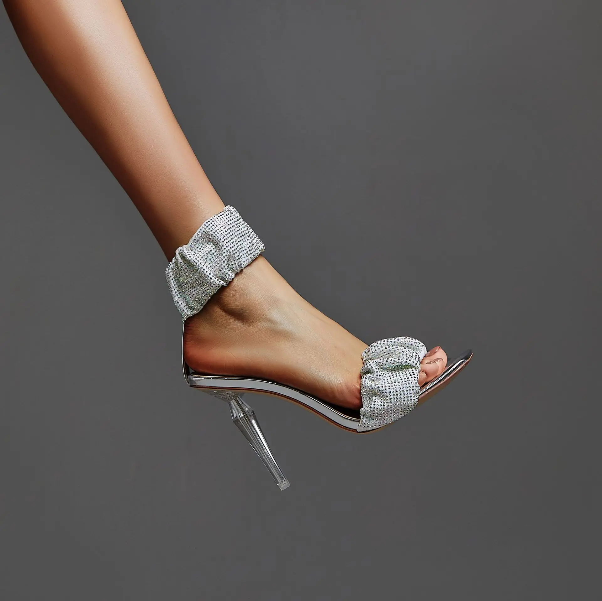 

Туфли женские с ремешком на щиколотке, роскошные сандалии с открытым носком, тонкий каблук, блестящий дизайн, обувь с ремешком на пятке