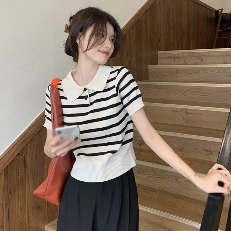 Женский винтажный кроп-топ в полоску с воротником отворотом облегающий