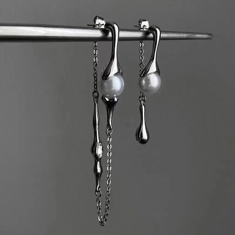 

Irregular Metal Petals Earrings European And American Style Personality Fashion Stud Earrings Ms Girl Travel Wedding Accessories