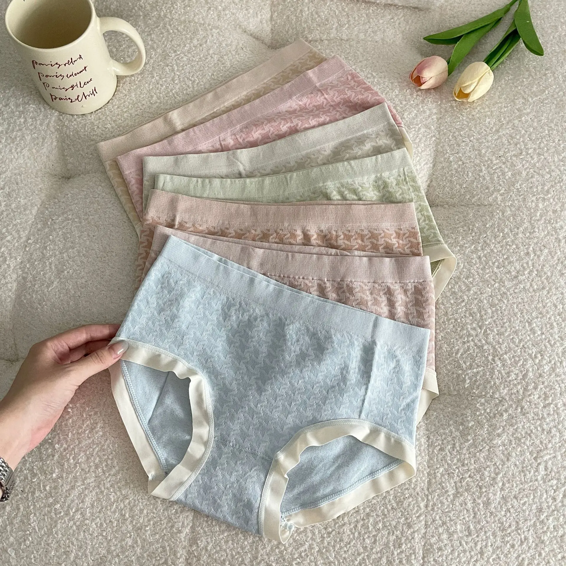 

Бесшовное нижнее белье для женщин, хлопковые дышащие трусики со средней посадкой, Симпатичные японские трусики, мягкое удобное нижнее бель...