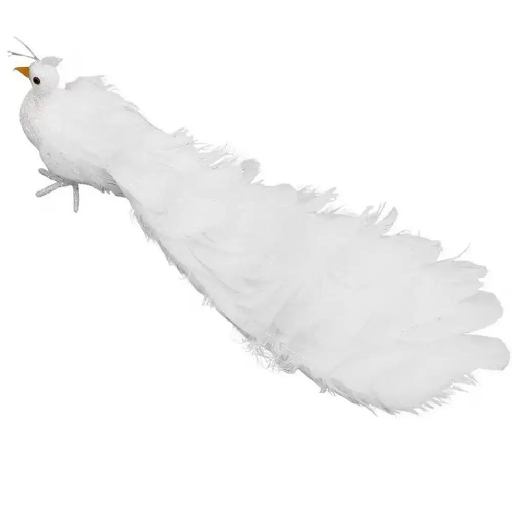 

Имитация белого павлина из пенопласта и перьев