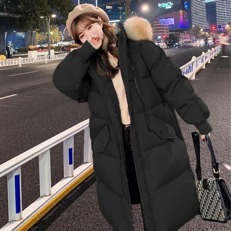 Длинная парка с капюшоном и воротником из искусственного меха