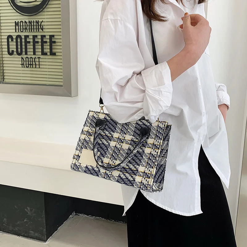 2022 spring new style Messenger Bag Fashion niche bag soft face Plaid canvas bag square portable bag single shoulder bag