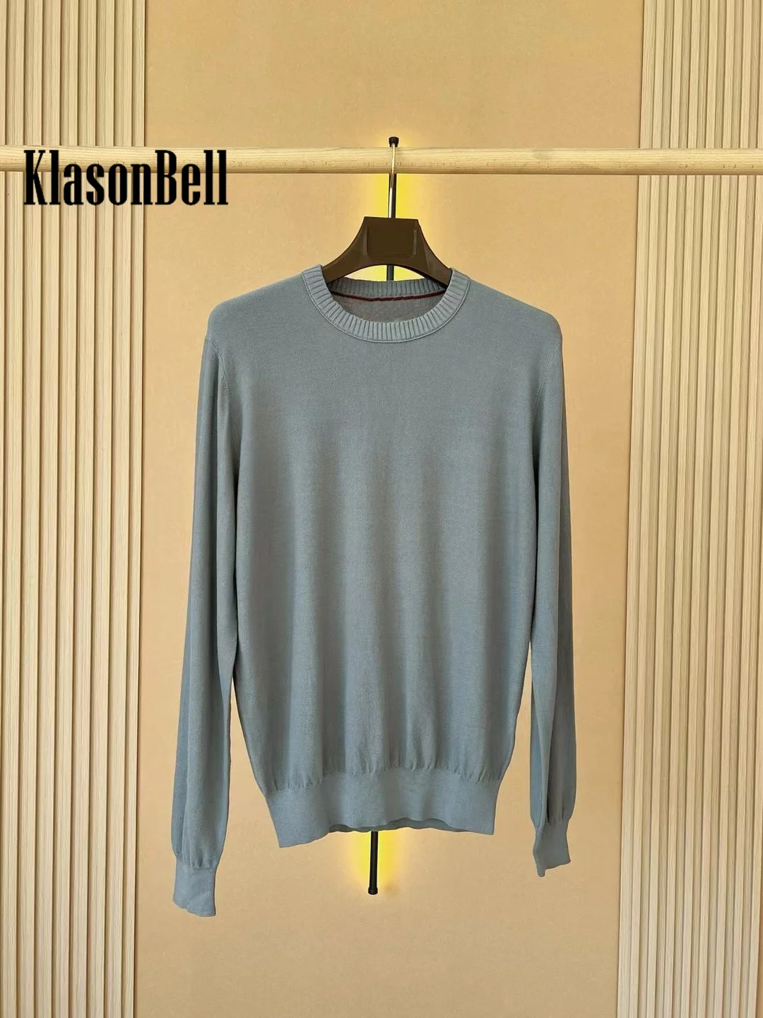 Мужской трикотажный свитер с круглым вырезом и длинным рукавом