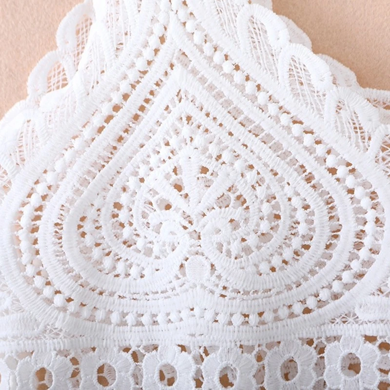 Женский летний ажурный вязаный крючком укороченный топ на бретелях кружевной с