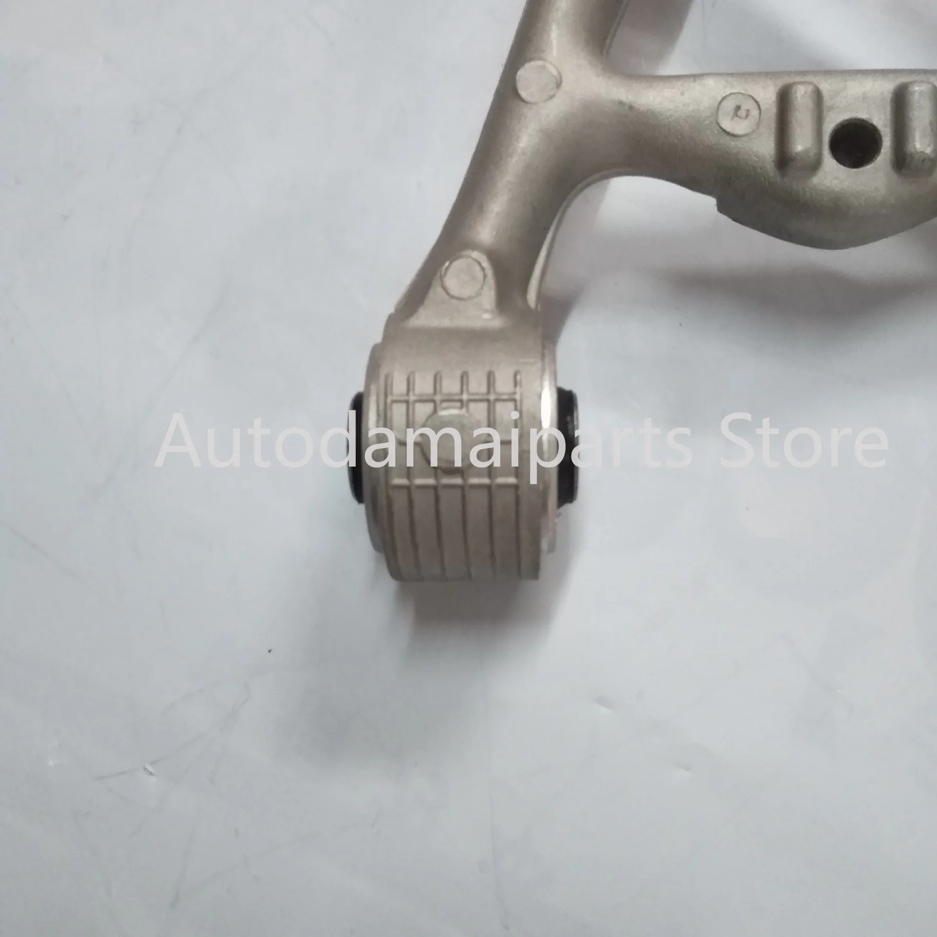 

Правая сторона заднего рычага управления шарнирным соединением подходит для Jaguar S-type XK XKR XF XJ XFR на C2P13876