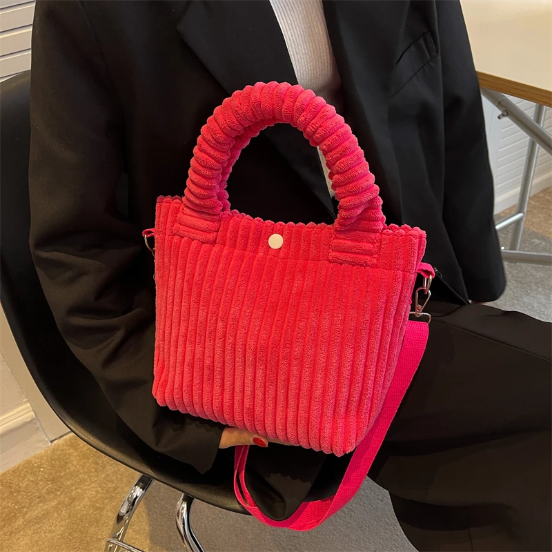 

Модная Вельветовая женская сумка 2022, трендовые новые сумки, нишевые универсальные сумки-ведра через плечо, женские нейлоновые сумки через п...