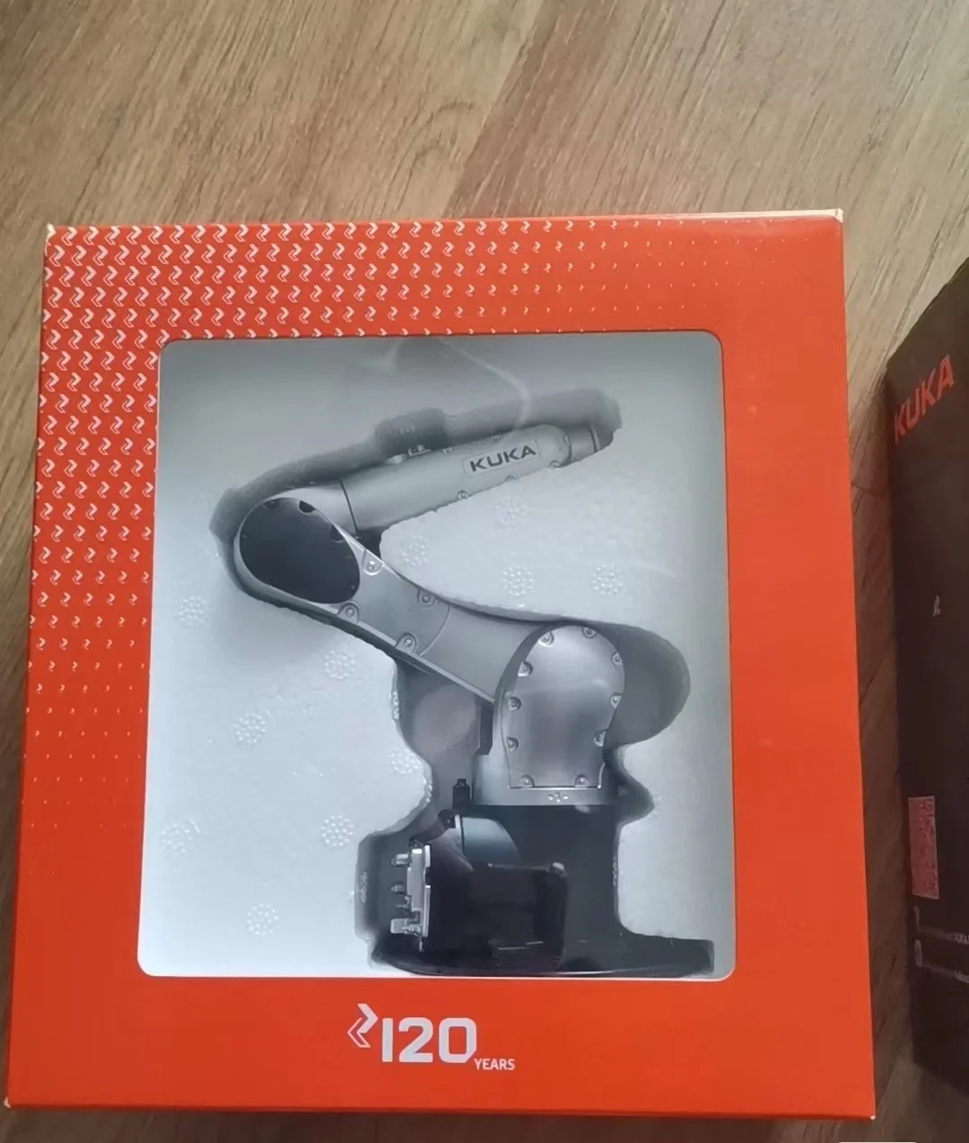 Exquisite Robot 3D Model 1:6 Scale KUKA Agilus Manipulator Arm Vertical Multiple-Joint for Collection Decoration |