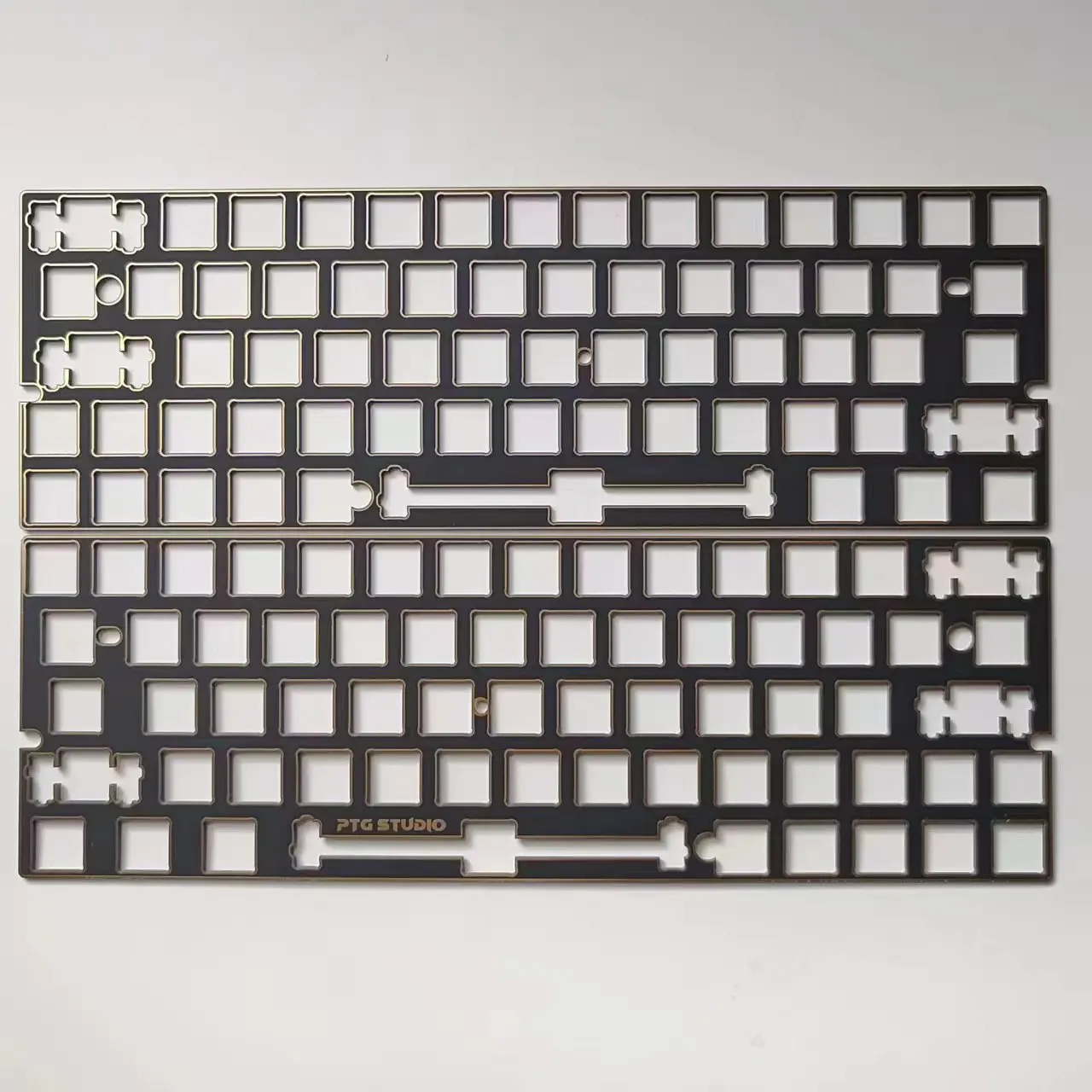 Проводная модель с 64-клавишами и возможностью горячей замены RGB PCB VIA поддержка