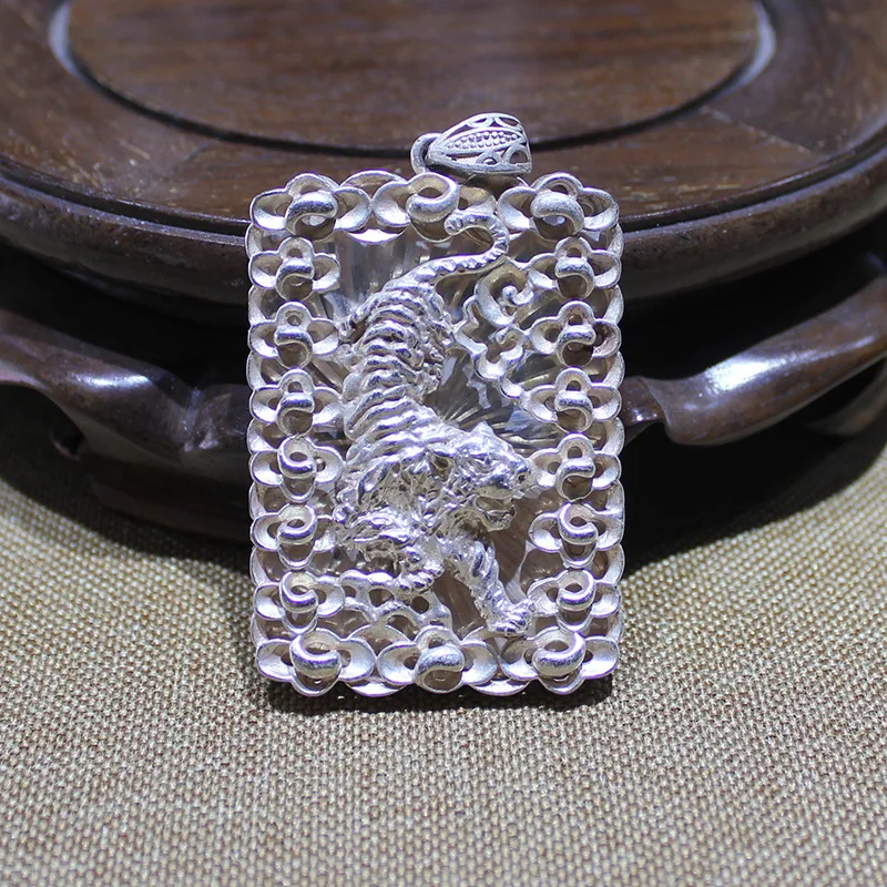 Имитация старого серебряного ожерелья с винтажным тиснением благоприятный узор