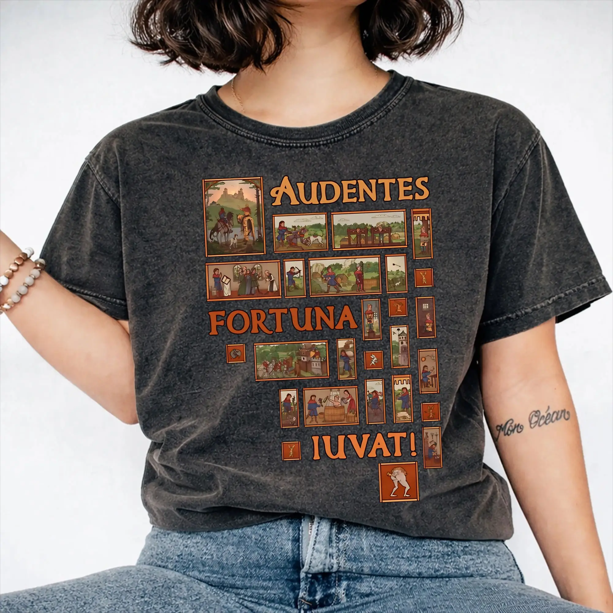 Фото Футболки с графическим принтом Audentes fortuna iuvat Kingdom Come Deliverances kcd, футболки с эффектом потертости, одежда в стиле Харадзюку, футболки для мужчин и женщин №1