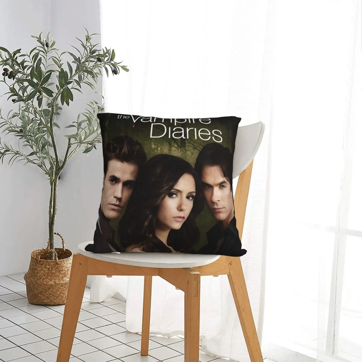 POR QUE Nina Dobrev Deixou O Elenco De The Vampire Diarie наволочка декоративная подушка на заказ