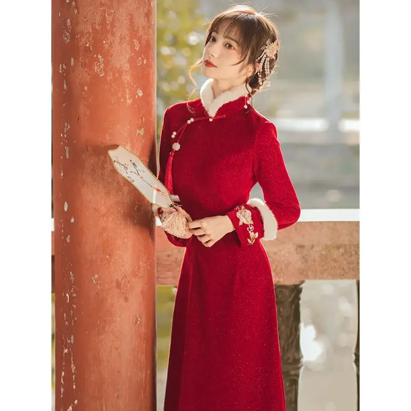 Красное китайское новогоднее женское утепленное зимнее платье Cheongsam с длинными
