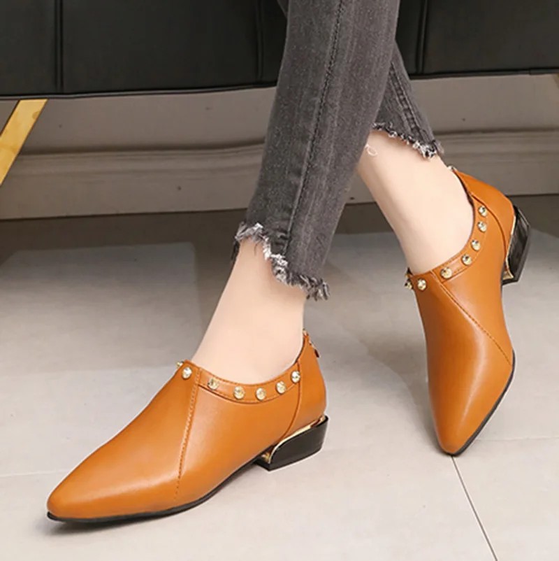 

Plus Size 35-42 Women Shoes Pointed Toe Oxfords Shoes Rivets Dress Shoes Low Heels Ladies Shoes Woman Flats Zapatos Mujer 2022