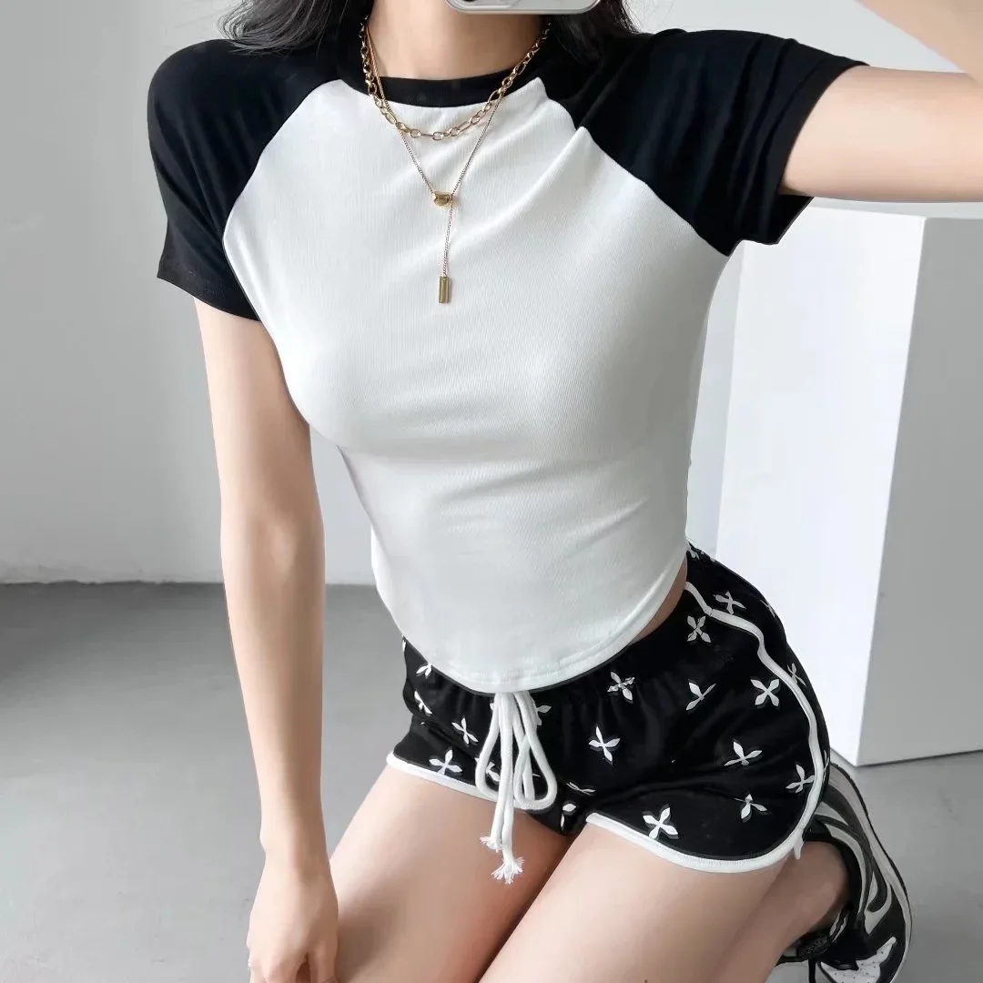 

2022 Curved Hem Contrast Color Sleeve Stitching Bottoming T Shirt Trendy Women's Short-sleeved T-shirt Tops for Women