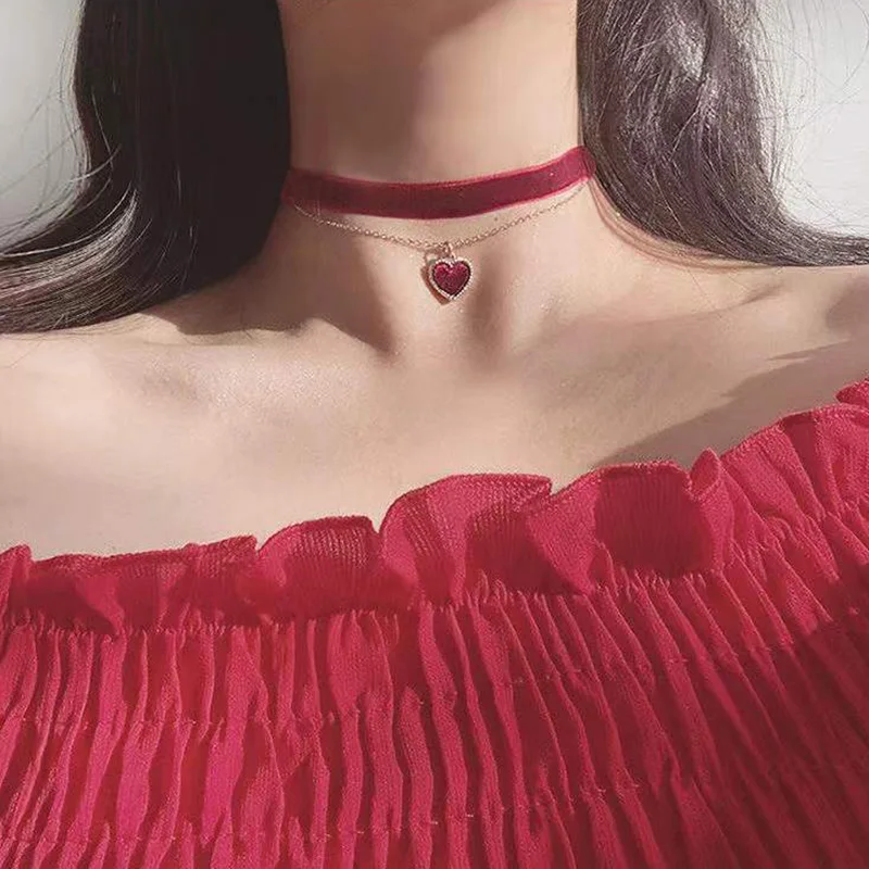 

Classic Gothic Tattoo Red Velvet Choker Necklace Red Heart Pendant Necklaces For Women Fashion Jewelry Valentine's Gift N0352