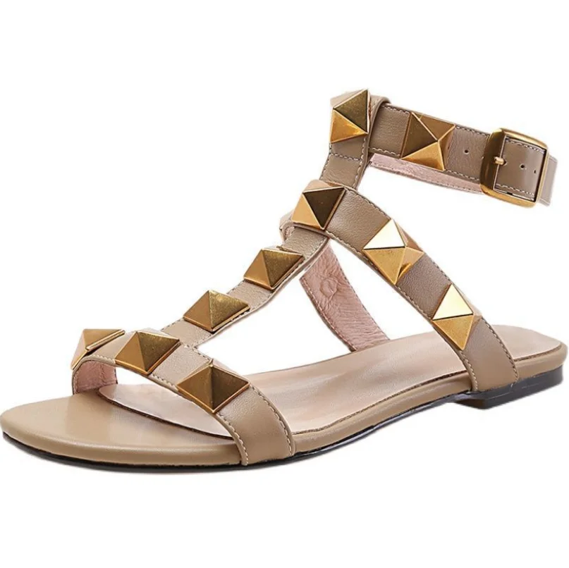Сандалии женские в римском стиле босоножки на плоской подошве с заклепками