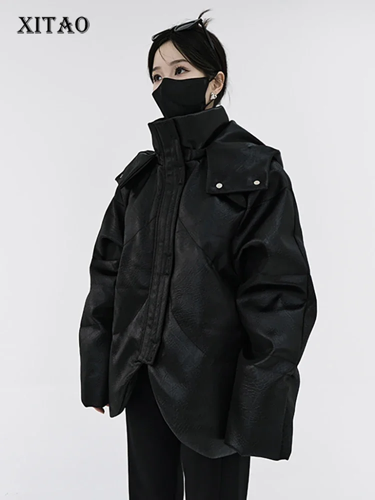 

XITAO/короткие пуховые пальто на молнии со стоячим воротником; Однотонные Свободные Повседневная куртка с капюшоном; Новинка 2023 года; Сезон Зима; Модная универсальная одежда; DMJ3206