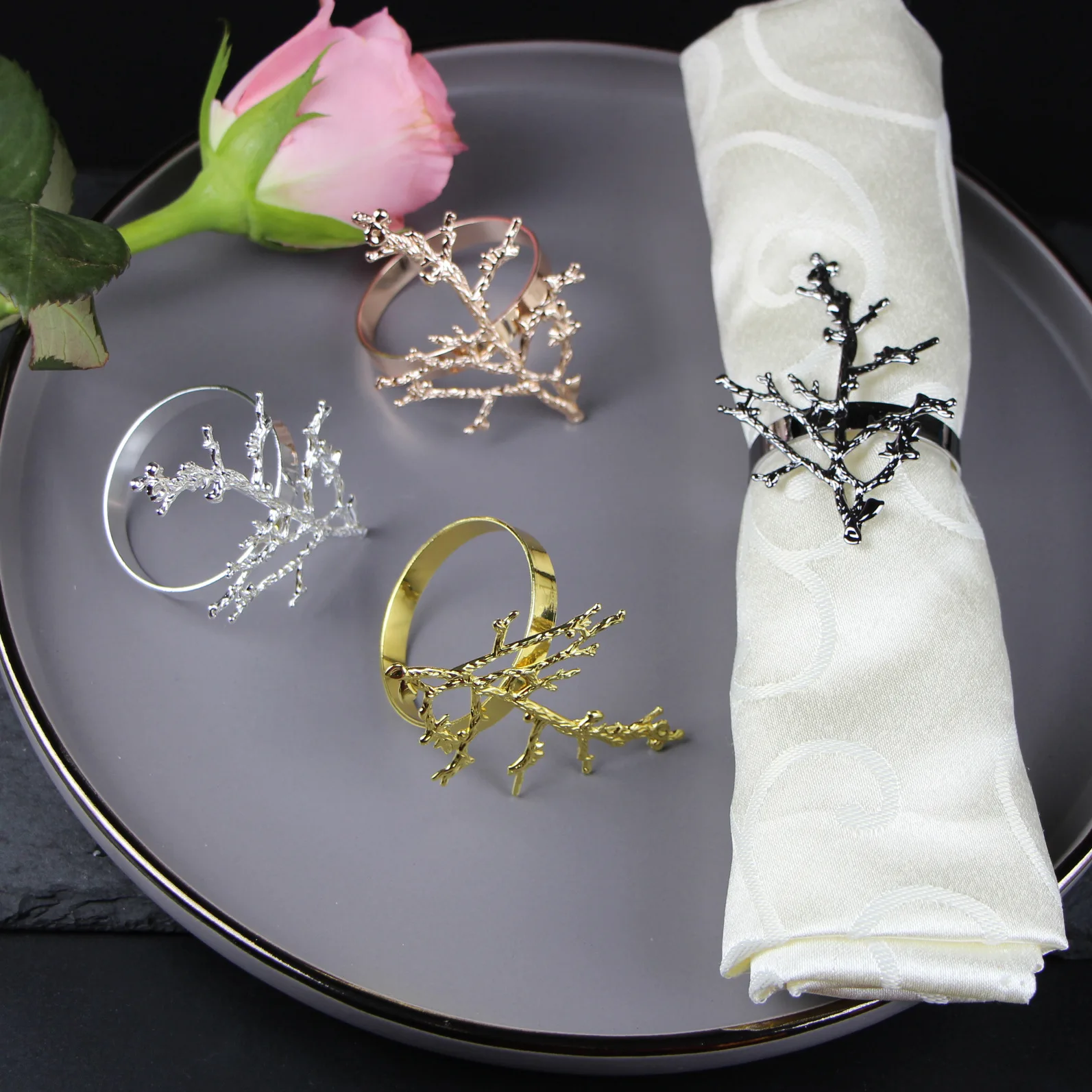 

Металлическое кольцо для салфеток с имитацией золота и серебра